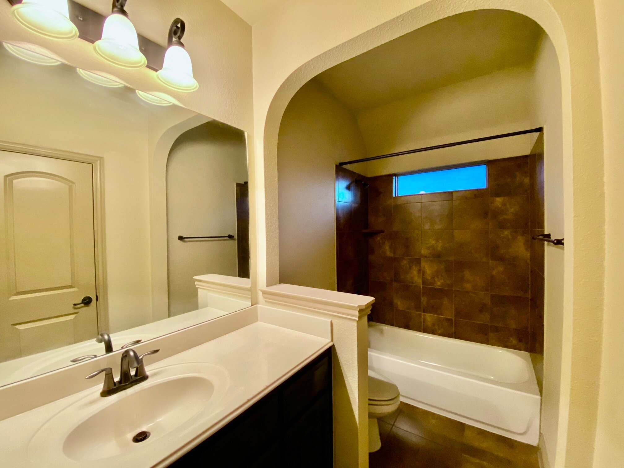 Building Photo - 2752 Waters Edge Dr