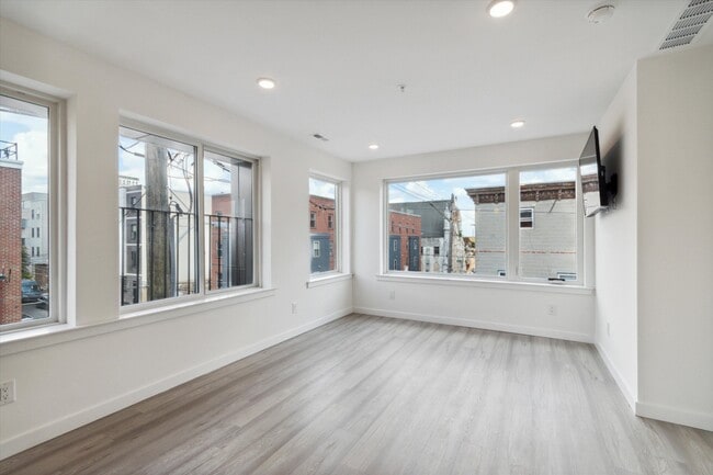 Building Photo - 1338 N 15th St