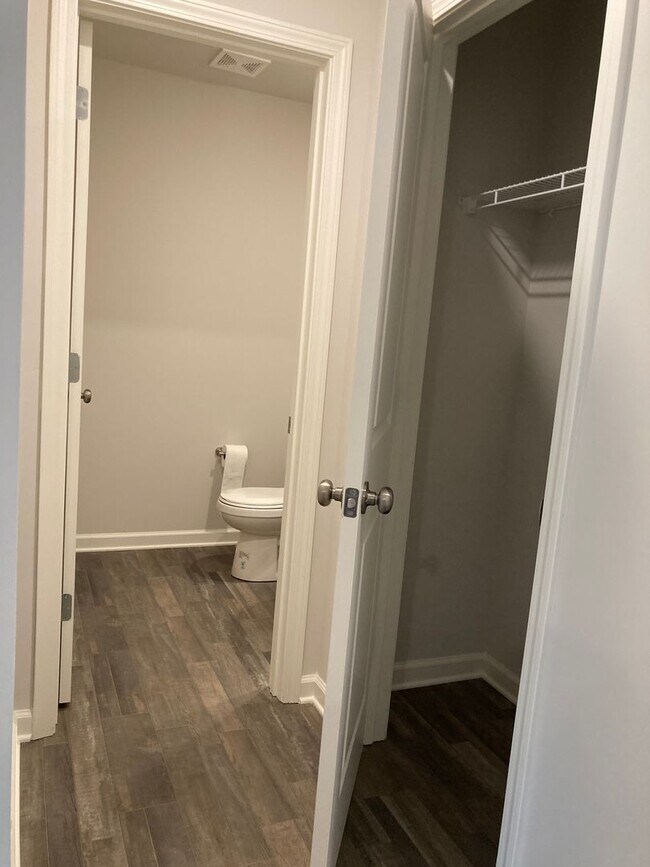 Building Photo - 117 Elegance Wy