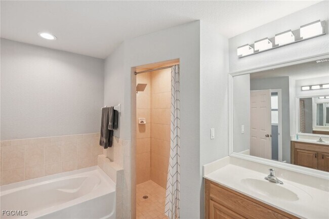 Building Photo - 940 Belmont St E