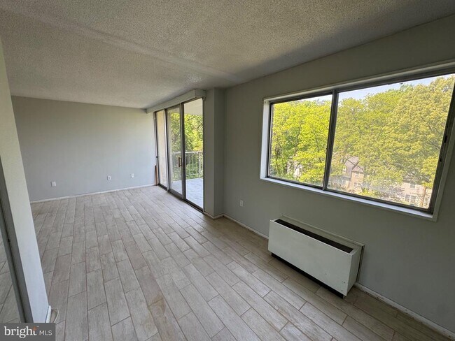 Building Photo - 2059 Huntington Ave
