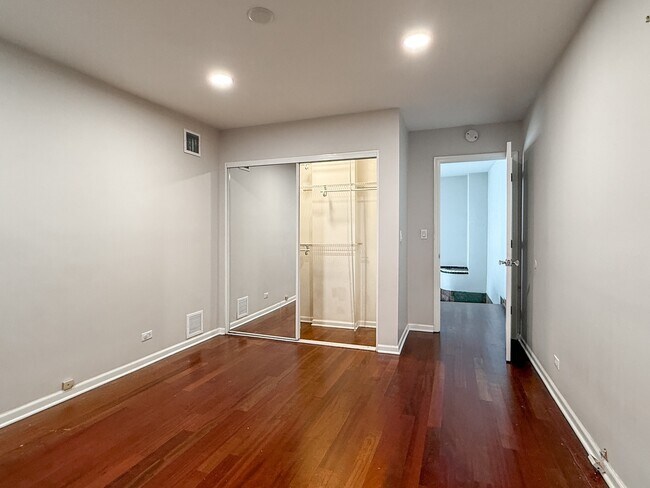 Building Photo - 160 W Burton Pl