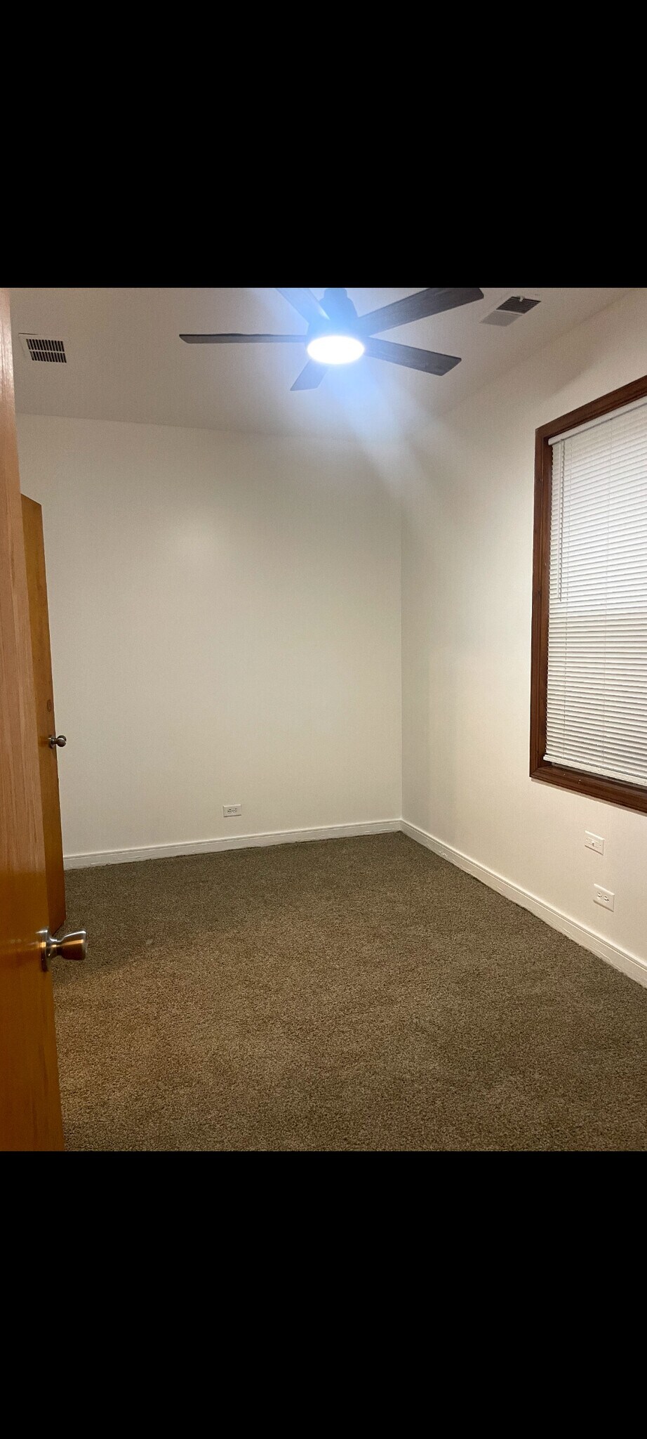 Building Photo - 8346 S Mackinaw Ave