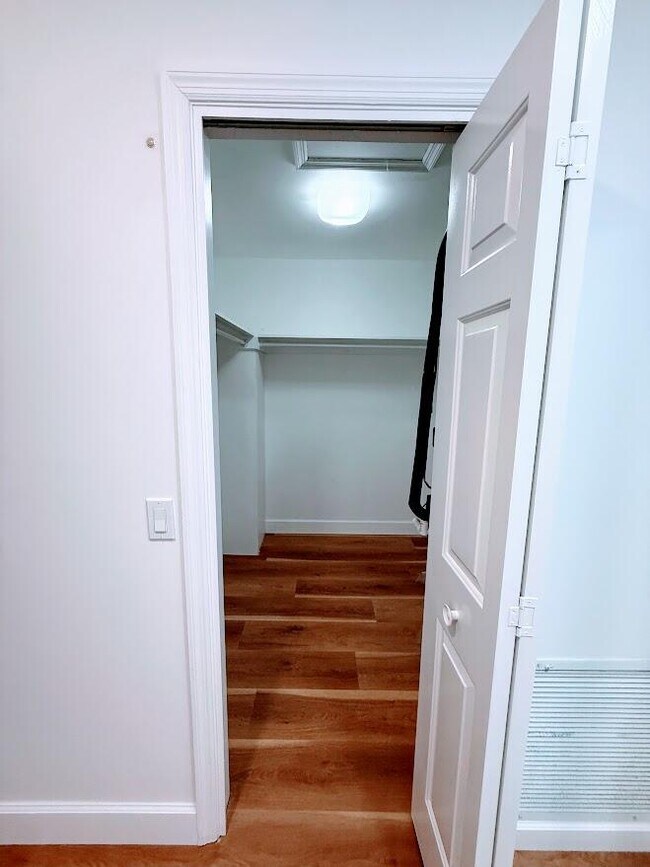 Building Photo - 465 SE Naranja Ave