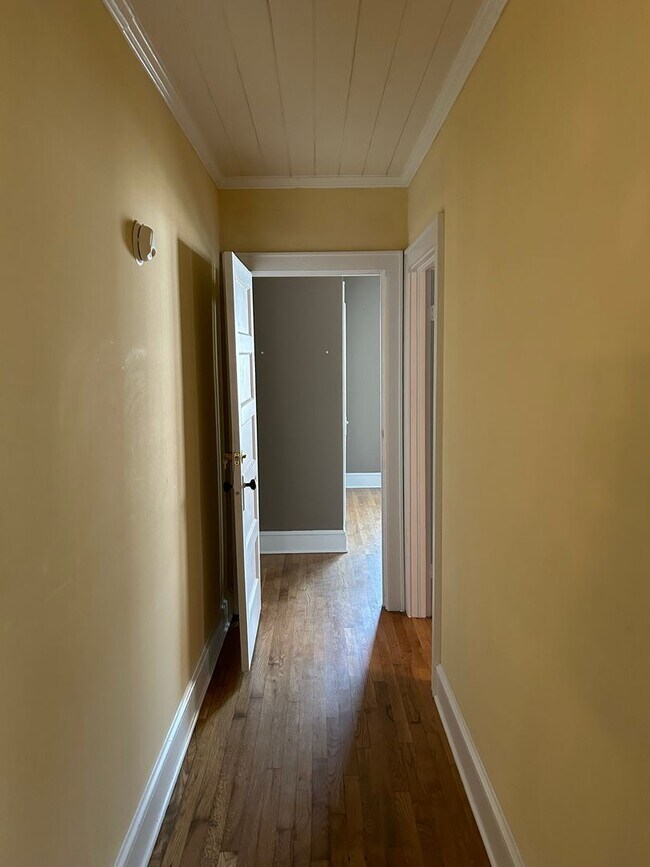 Building Photo - CHARMER LOCATED IN THE HEART OF DOWNTOWN CONWAY