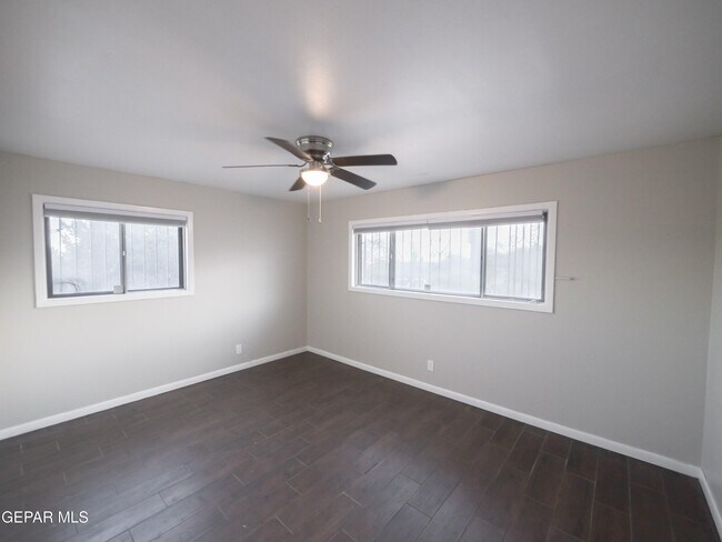 Building Photo - 3213 El Morro Rd