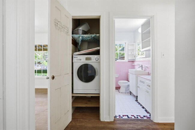 Building Photo - 1706 E 38th 1/2 St