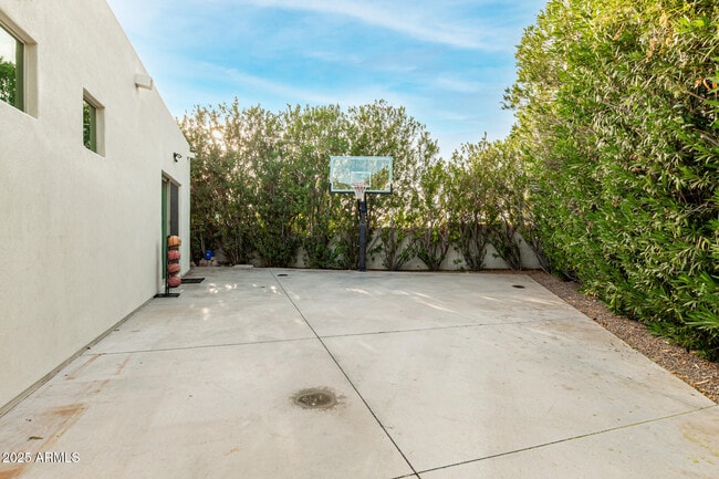 Building Photo - 7002 E Aster Dr