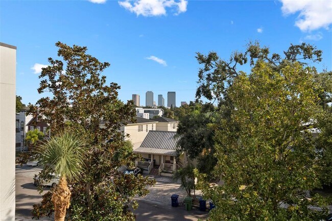 Building Photo - 435 S Oregon Ave