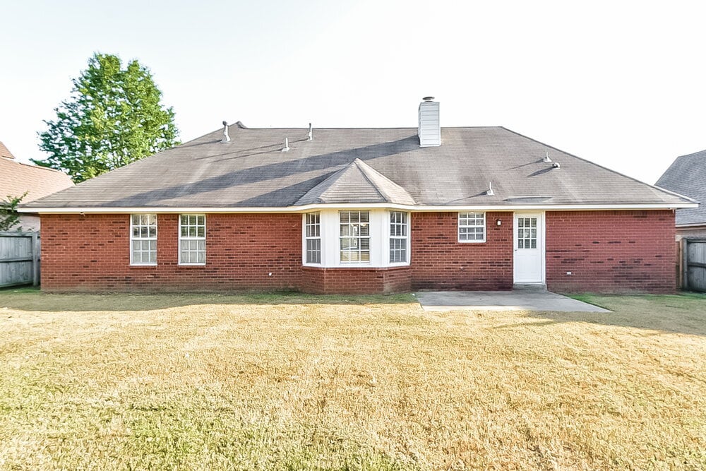 Building Photo - 4088 Ravenwood Dr N