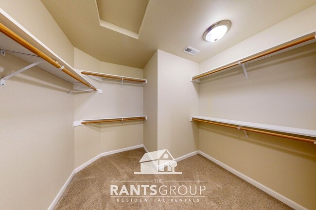 Building Photo - Beautiful 5 Bedroom 4 Bath Home in the sought after Golf Community with views of The Woodlands Co...