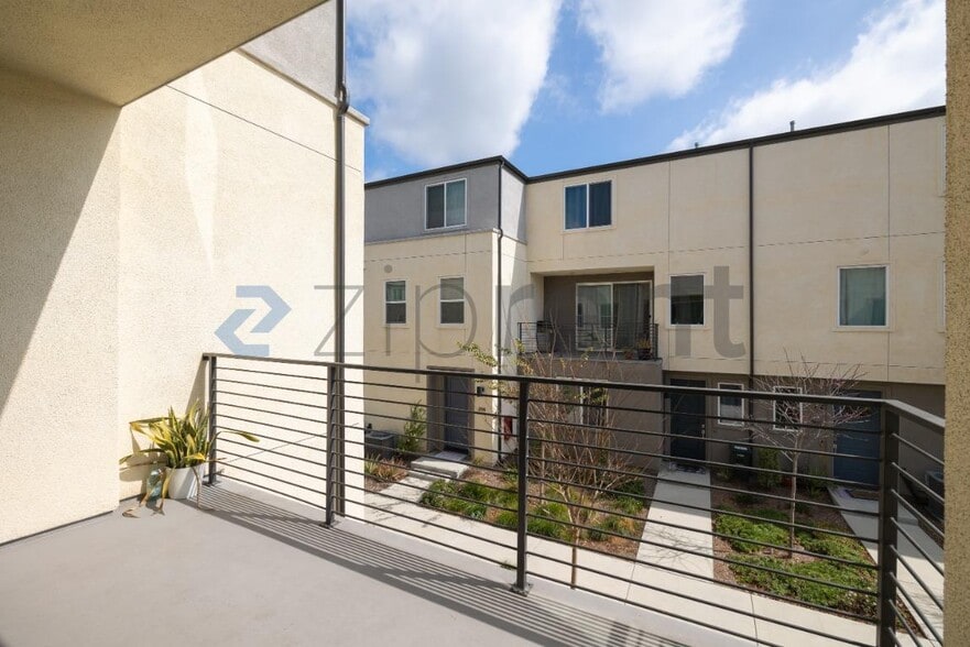 Building Photo - Unit 198