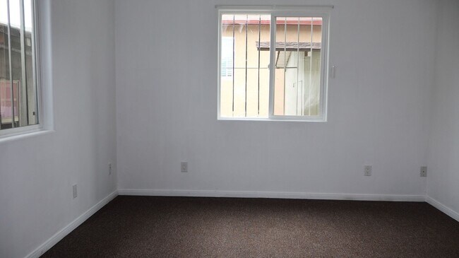 Building Photo - Single 2 bedrooms 2 baths house in San Diego CA.