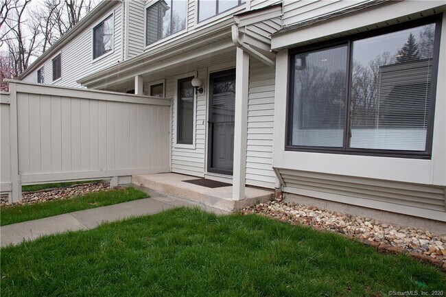 Building Photo - 48 Farmington Chase Crescent
