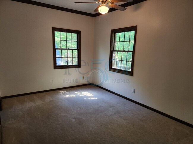 Building Photo - RARE exquisite home on acreage in the heart of West Little Rock!