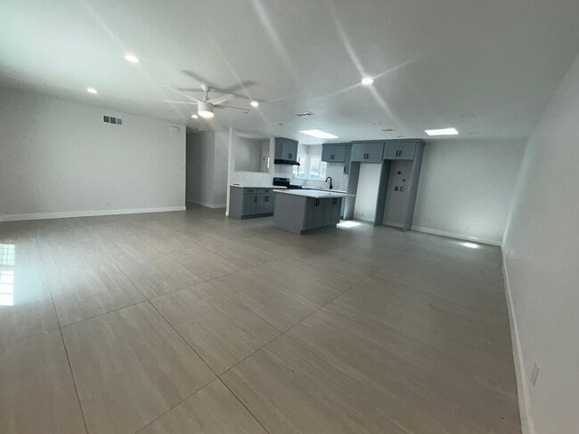 Building Photo - Spacious 3bed 2bath House for Rent in Garden Grove