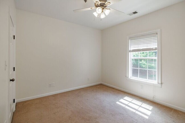 Building Photo - 350 Wood Lake Dr