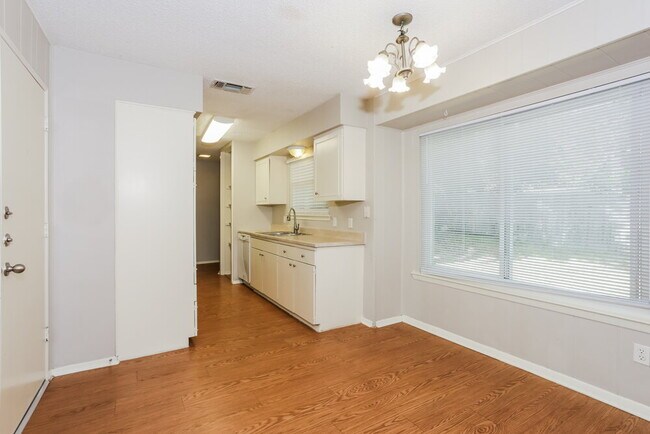 Building Photo - 1307 Columbine Ct