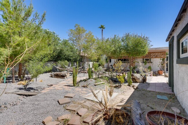 Building Photo - Charming 3-Bedroom Home in Historic John S...