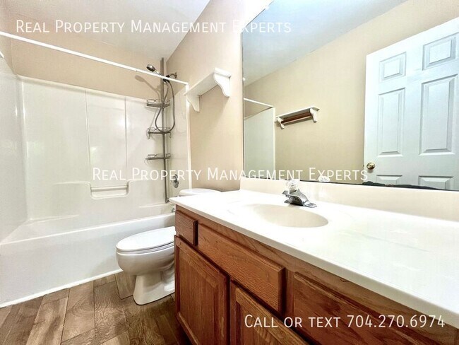 Building Photo - 840 Pelican Bay Dr