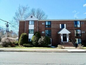 Building Photo - 64 Carter St