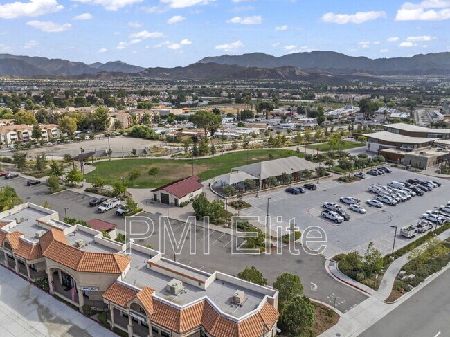 Building Photo - 18142 Sundowner Way