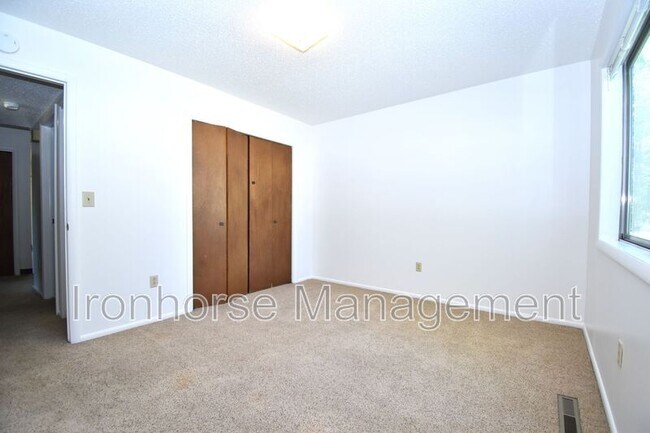 Building Photo - 411 N 16th Ave