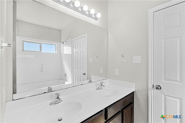 Building Photo - 1602 Gigante Dr