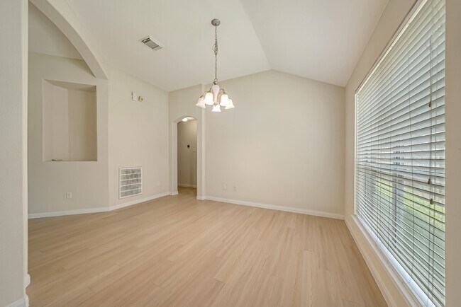 Building Photo - 12810 Lakeshore Dr
