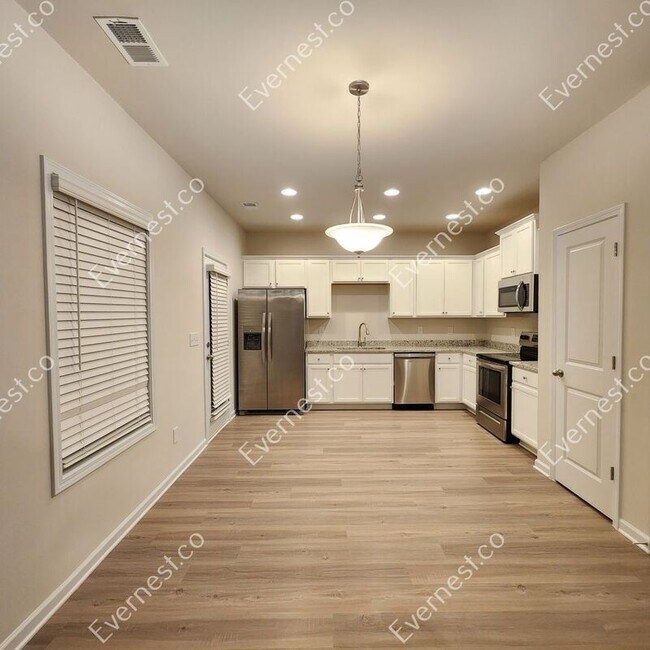 Building Photo - 210 Venture Dr