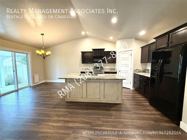 Building Photo - 6031 N Spindrift Ave