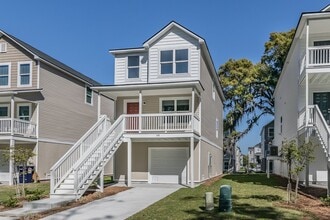 Building Photo - Charming 3-Bed Oasis with 2.5 Baths in Bea...