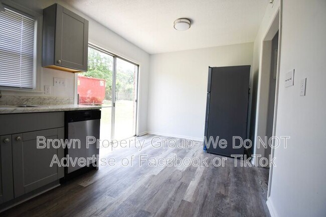 Building Photo - 2113 Grand Prix Dr