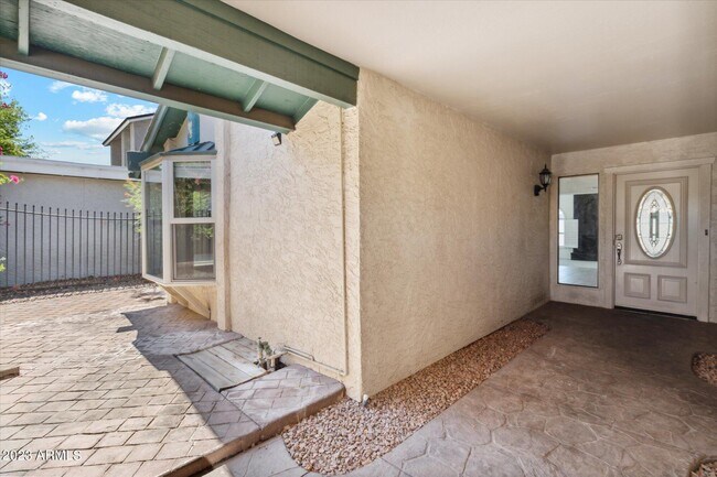 Building Photo - 2150 S Las Palmas
