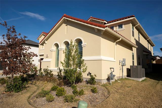 Building Photo - 10904 Hollydale Ln