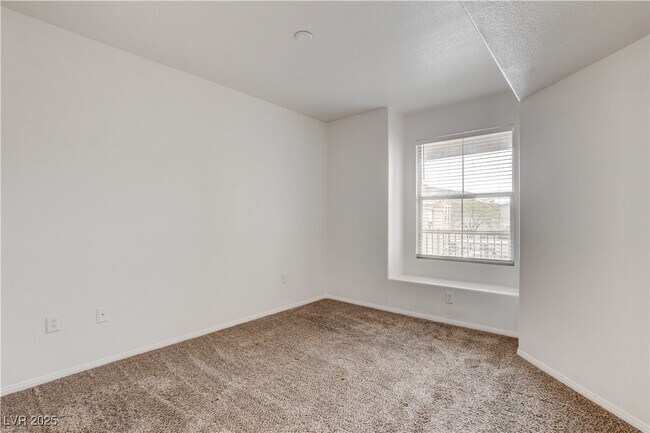 Building Photo - 10550 W Alexander Rd