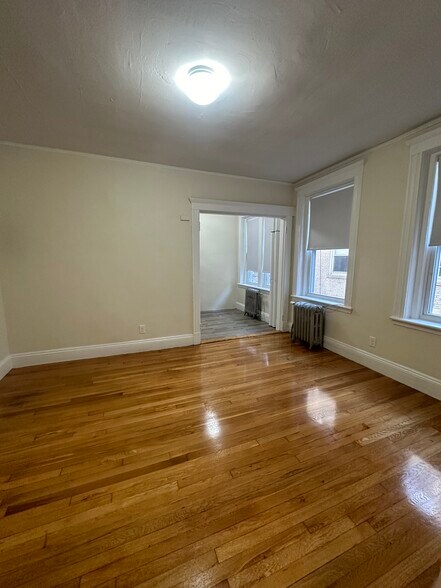 Building Photo - 131 Park Dr