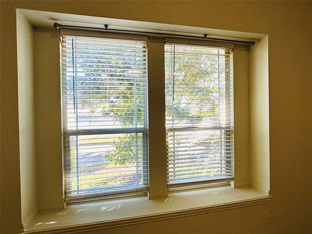 Building Photo - 10410 Cedar Lake Dr