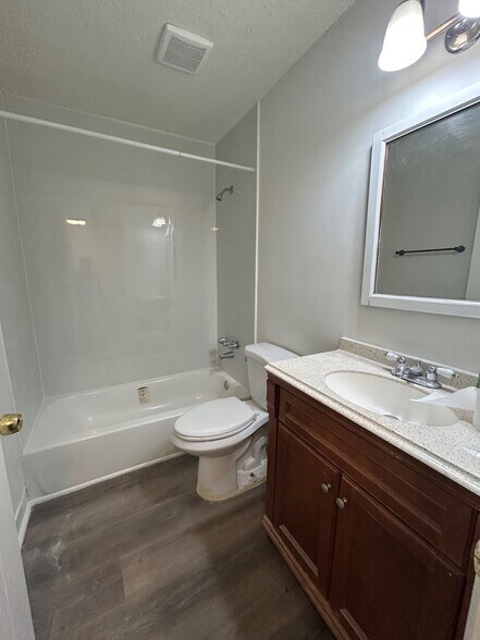 04_Bathroom - 1208 Bush River Rd