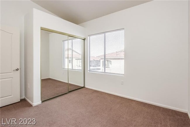 Building Photo - 2305 W Horizon Ridge Pkwy