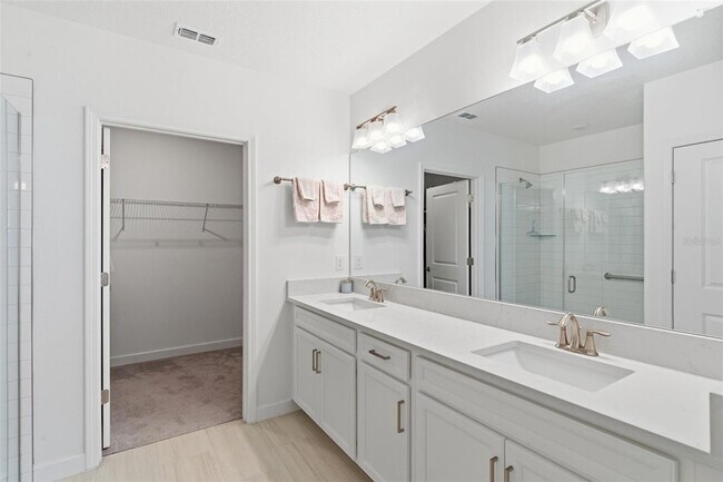 Building Photo - 31524 Golf Dr