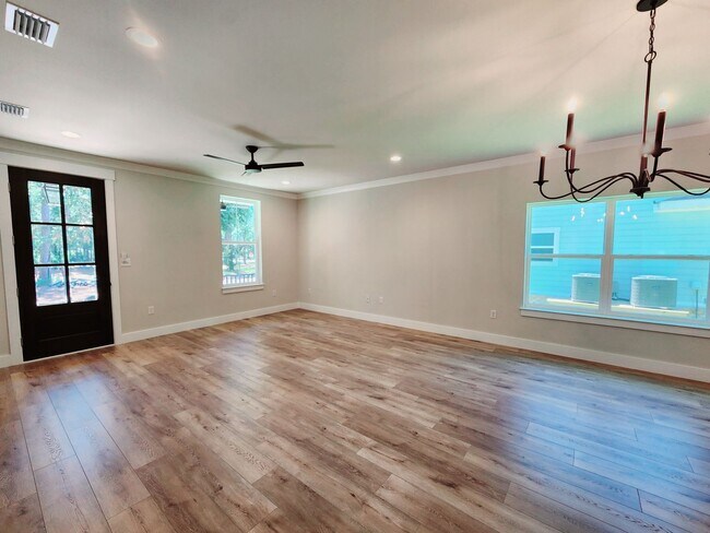 Building Photo - Stunning new executive home in Gulf Shores!