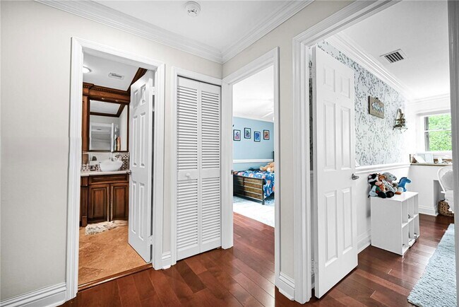 Building Photo - Southwest 111th Terrace, Miami, FL 33176 -...