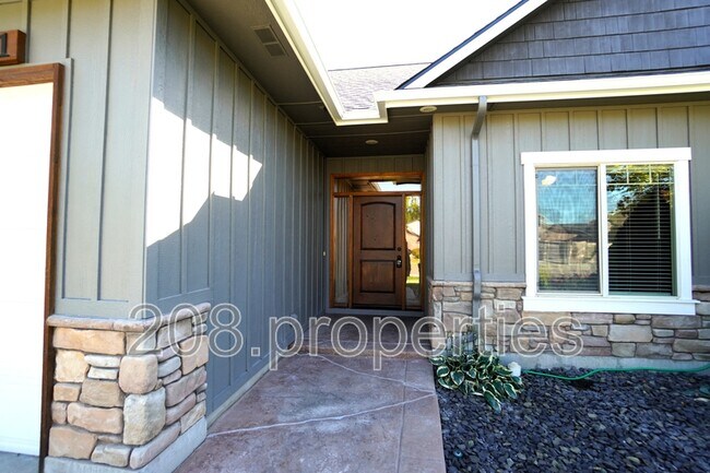 Building Photo - 1921 W Aspen Creek Dr