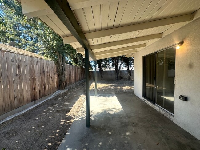 Building Photo - 1701 Ortega Dr