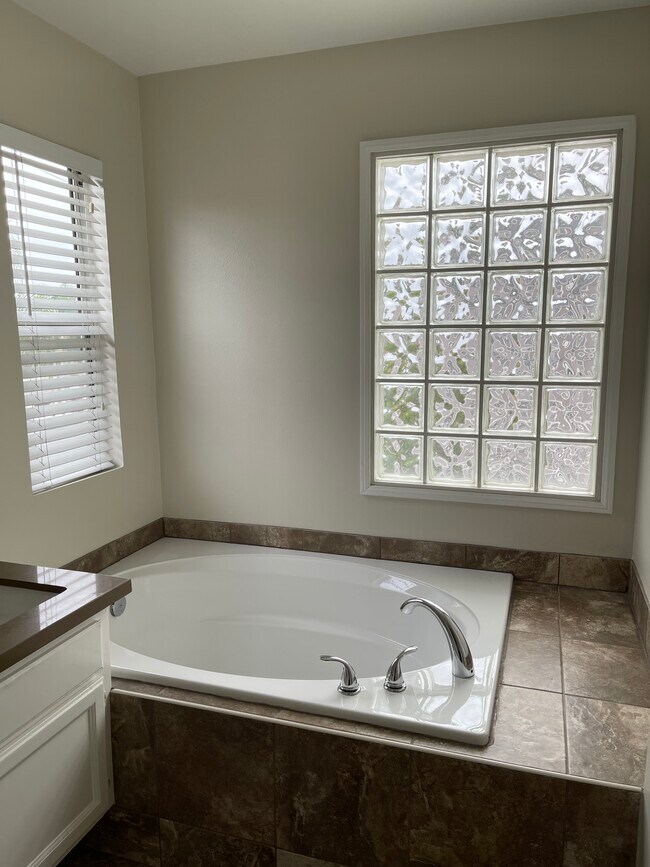 Building Photo - 19062 Windridge Ln