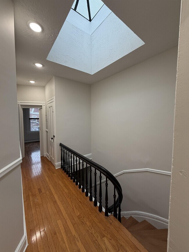 Building Photo - 317 21st St