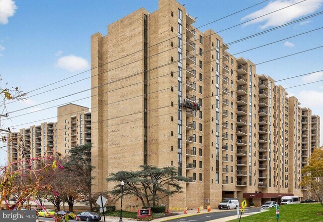 Building Photo - 4500 S Four Mile Run Dr