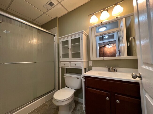 Building Photo - 512 Hampshire St