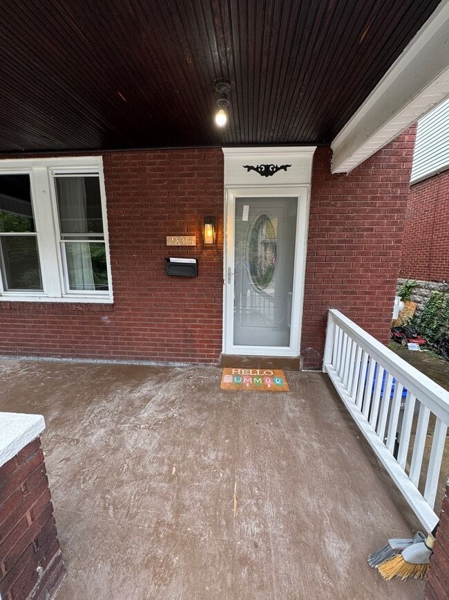 Building Photo - 3 Bedroom 1.5 Bath in Dormont!